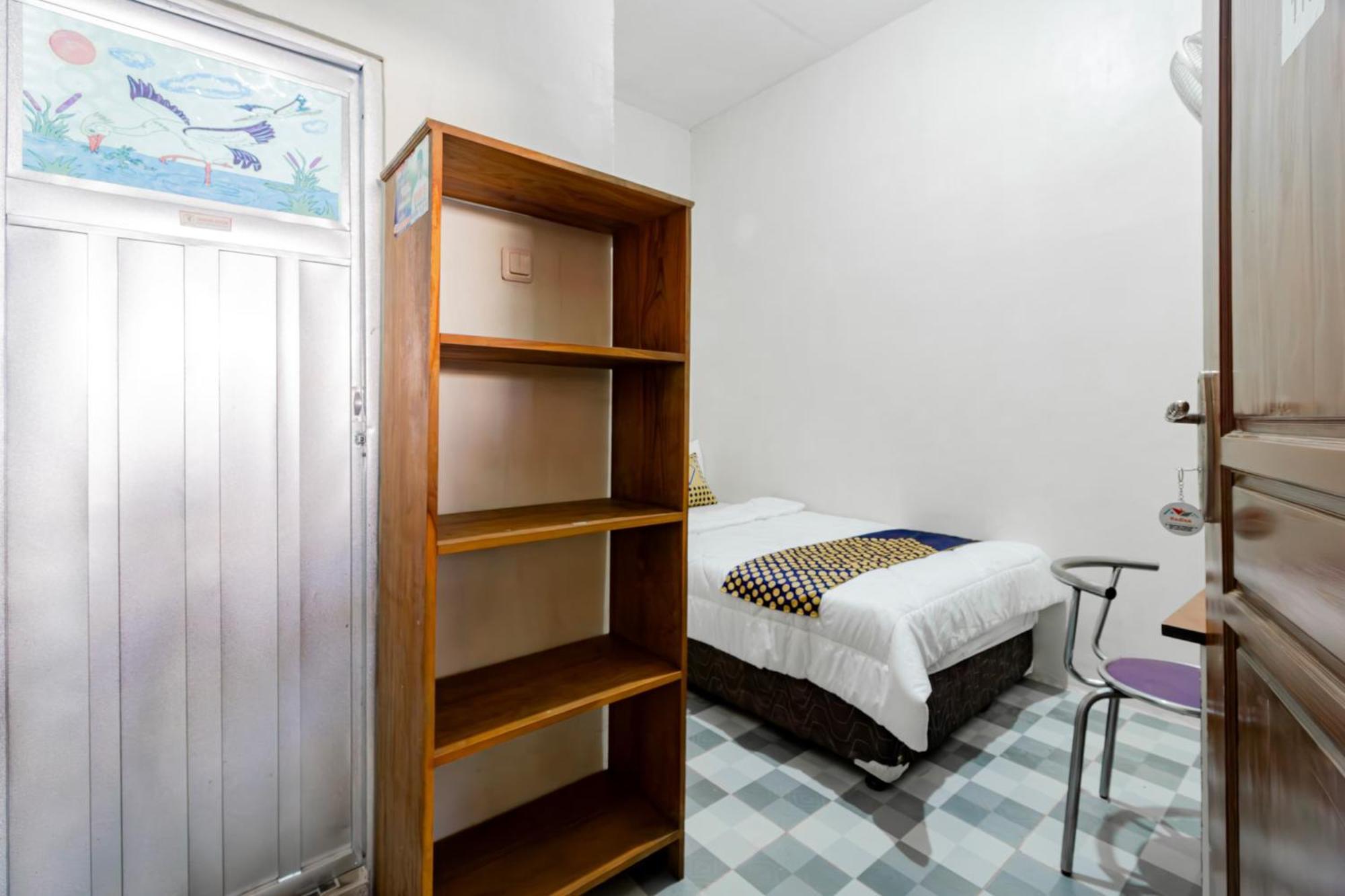 Spot On 93967 Hasna Guest House Syariah Kediri  Exterior photo